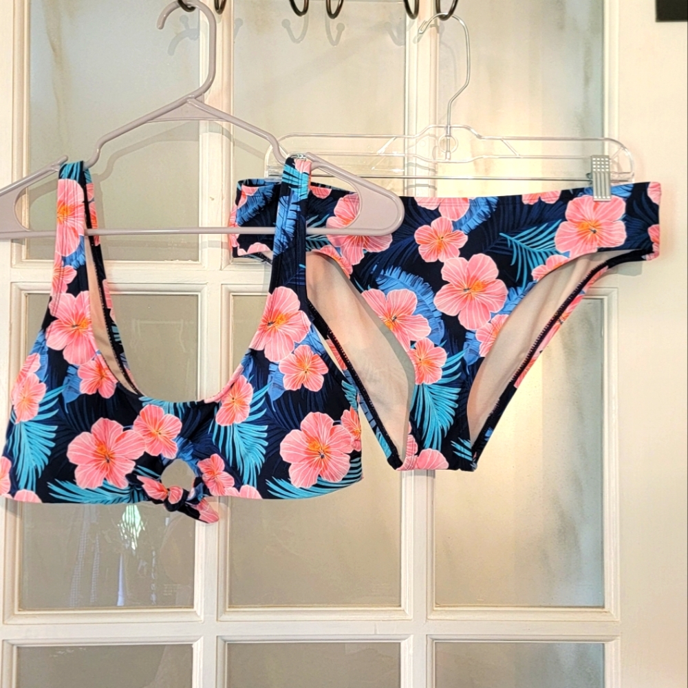 5/$15 Bundle Deal Ocean Gear size Large Bikini Set